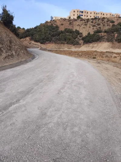 Achèvement et réalisation de la voie de liaison entre la Route Nationale n°64 et le CEM Chahid Saïdoun Rebih (1,360 km)