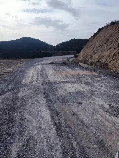 Achèvement et réalisation de la voie de liaison entre la Route Nationale n°64 et le CEM Chahid Saïdoun Rebih (1,360 km)