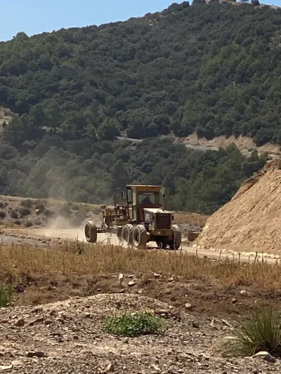 Achèvement et réalisation de la voie de liaison entre la Route Nationale n°64 et le CEM Chahid Saïdoun Rebih (1,360 km)