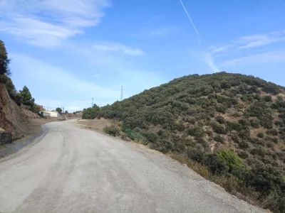 Achèvement et réalisation de la voie de liaison entre la Route Nationale n°64 et le CEM Chahid Saïdoun Rebih (1,360 km)